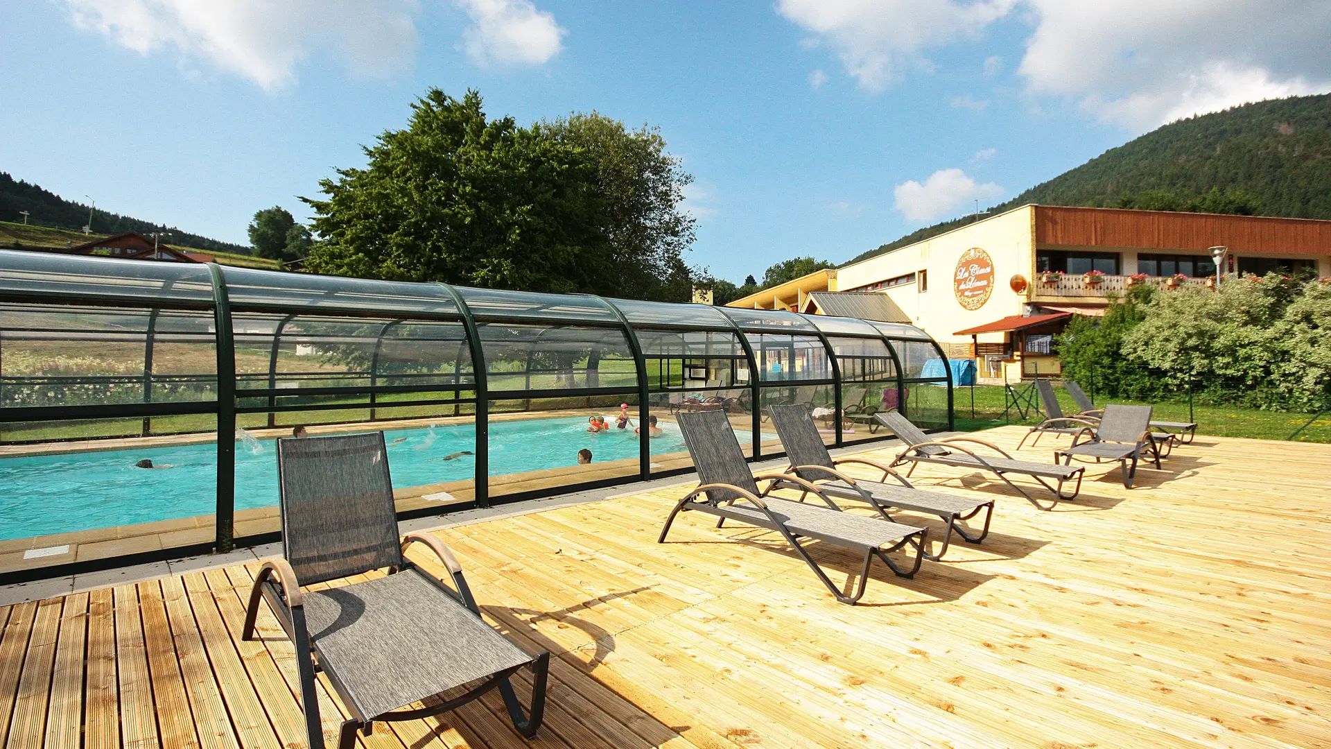 Village club avec piscine couverte et chauffée