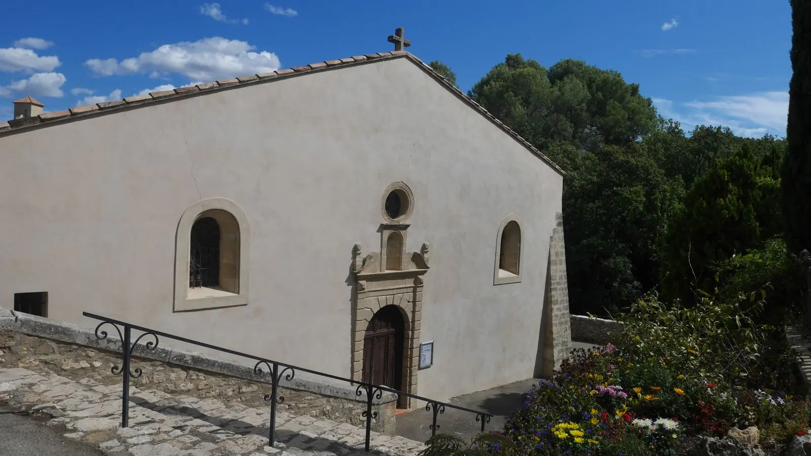 L'église vue de l'extérieur- Eglise Notre-Dame - OT LUB