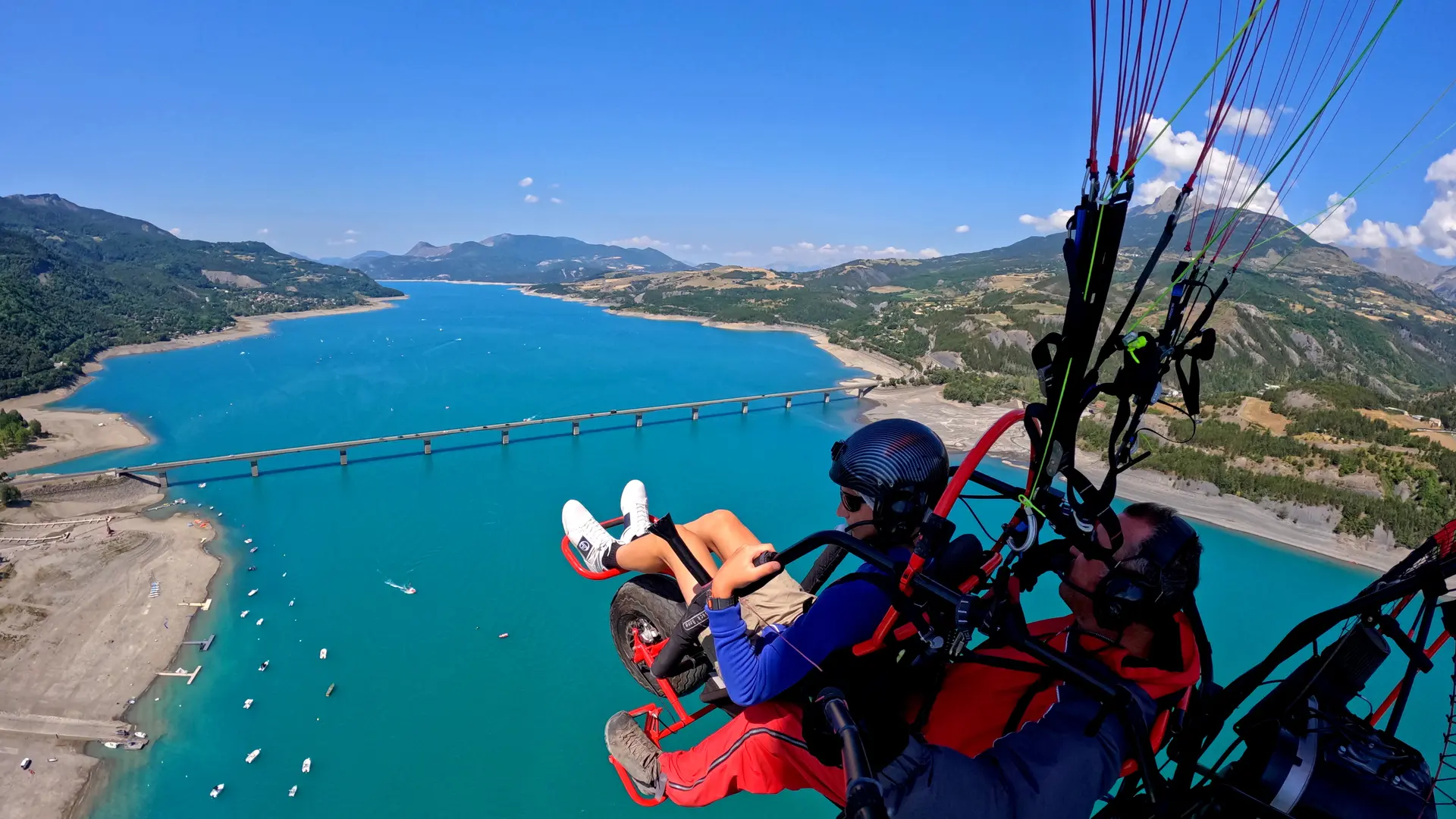 Parapente motorisé, pont de Savines le lac