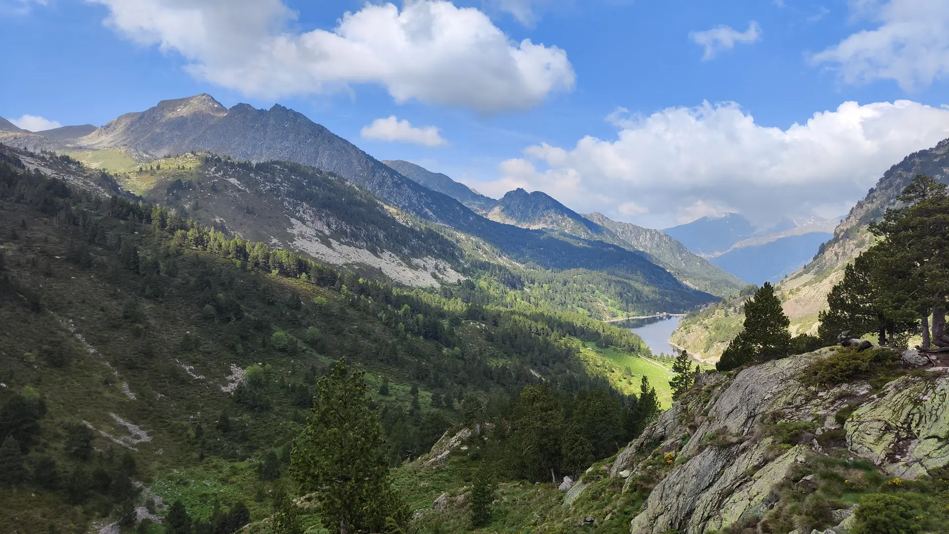 Vue de l'étang depuis le refuge