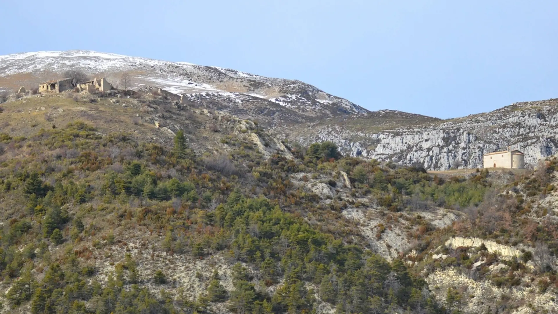 Le hameau et la chapelle