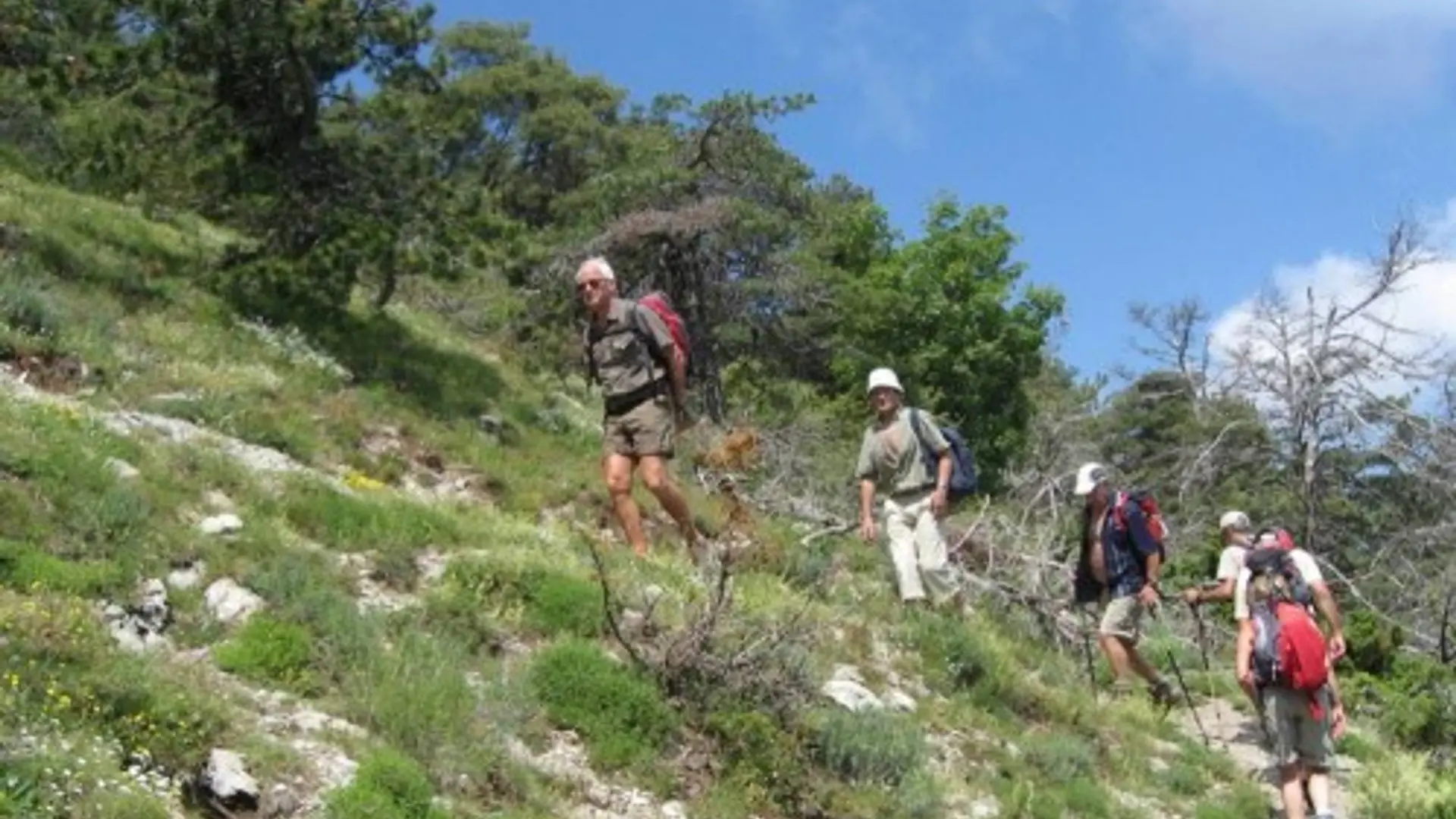 Randonneurs sur le sentier du Mont-Vial