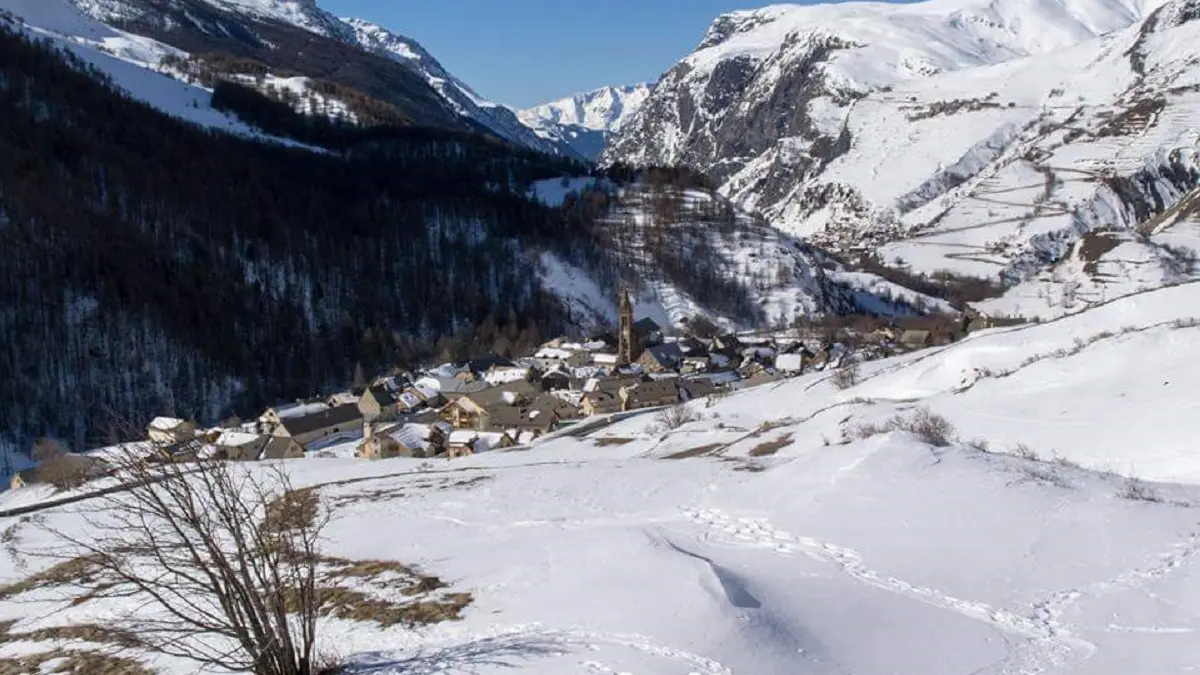 Village sous la neige