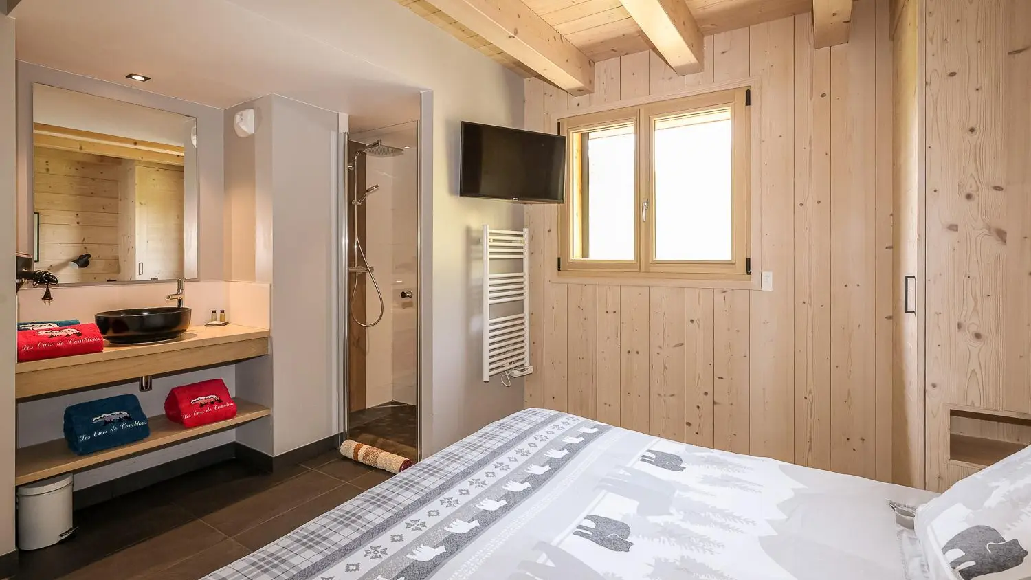 Chambre parentale avec salle d'eau au rez-de-chaussée