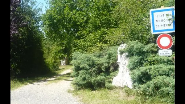 Sentier de Mémoire de Pierre à Roissiat