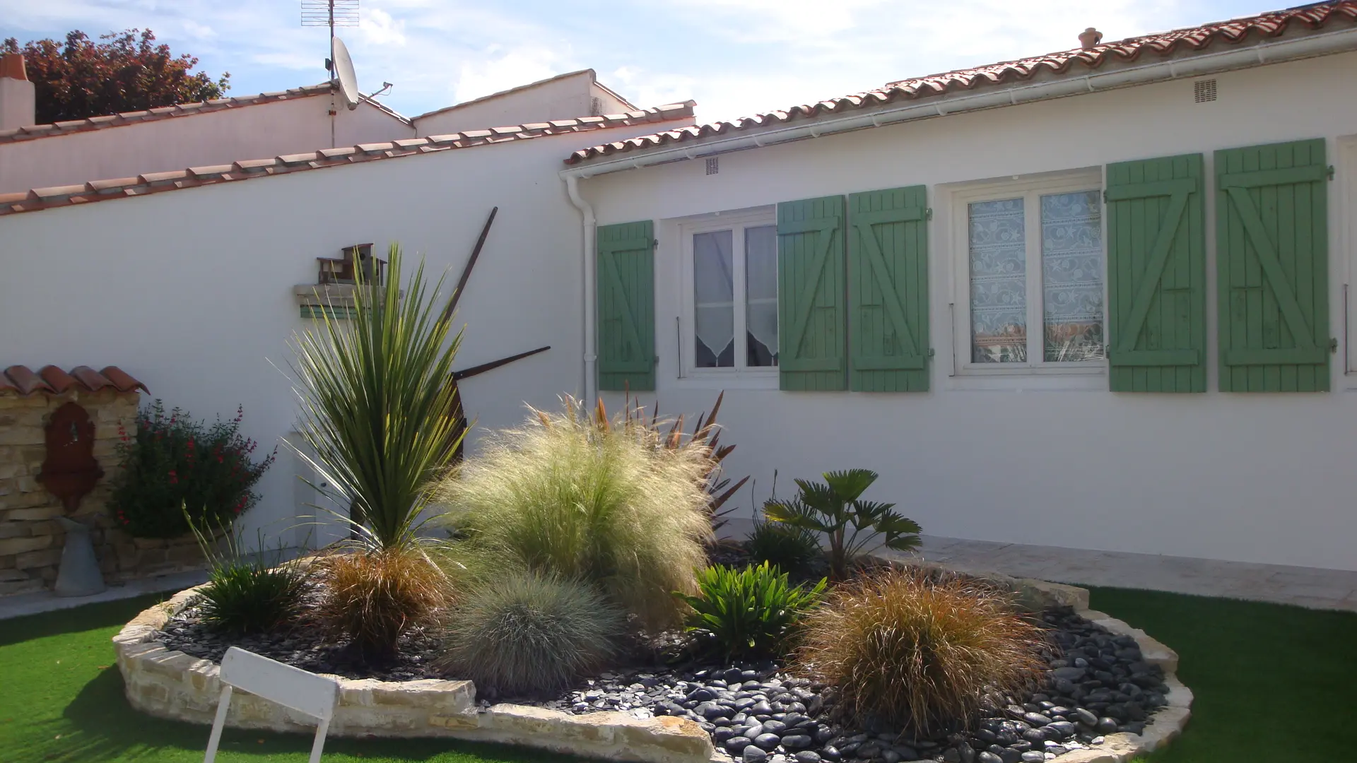 vue de la maison depuis le jardin