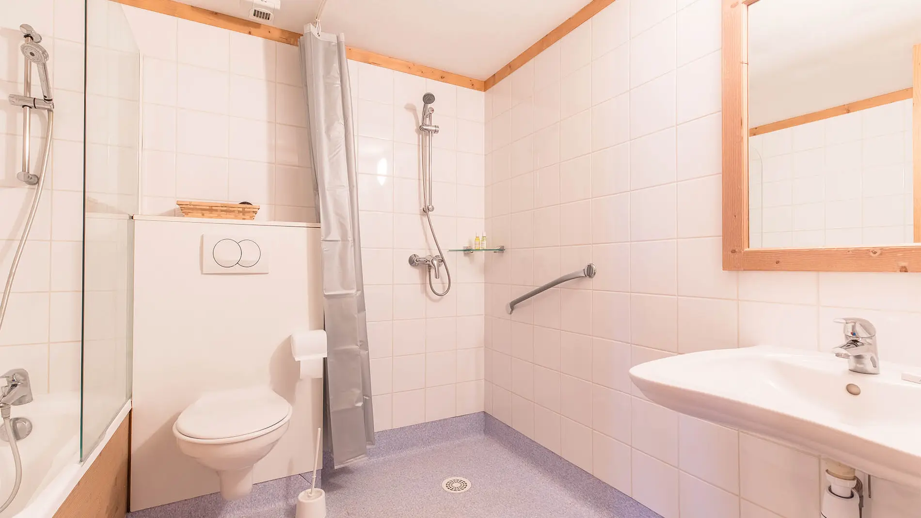 Salle de bain PMR Chambre duplex 3 pièces 6-8 personnes