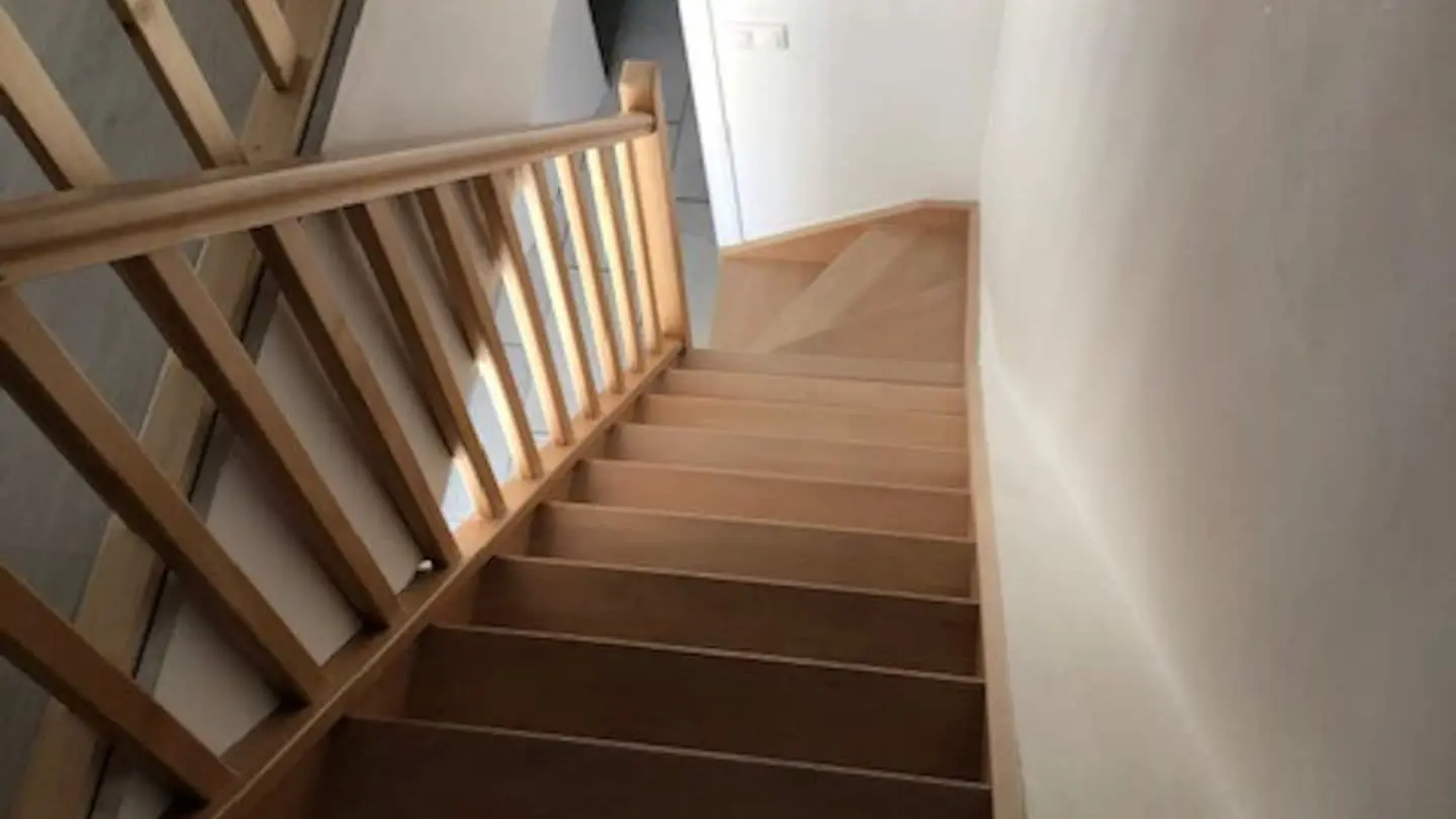 Escalier pour accès chambres et salle d'eau