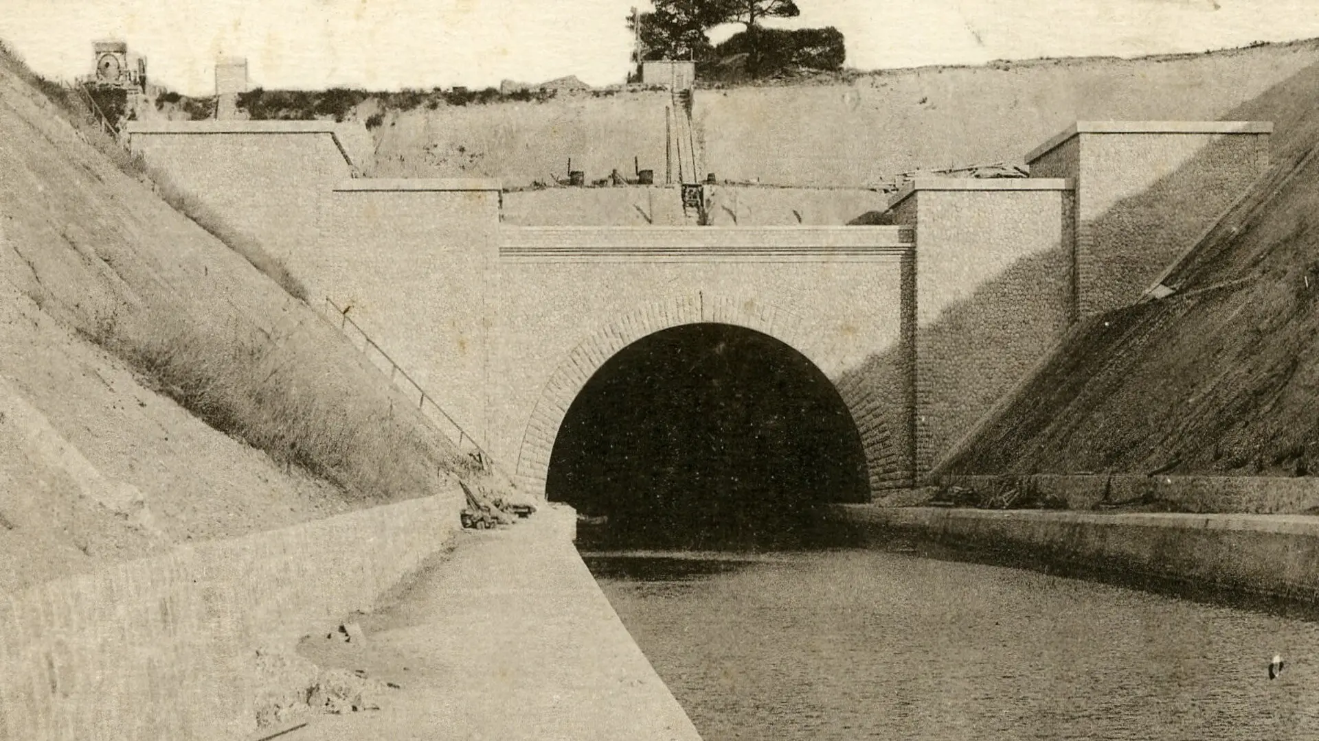 Entrée du Tunnel du Rove Carte postale ancienne