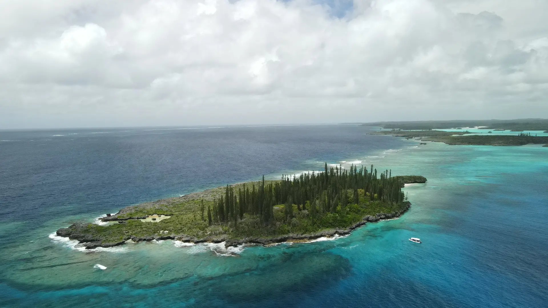 Gié Island (site for diving baptisms) - Kunie Scuba Center