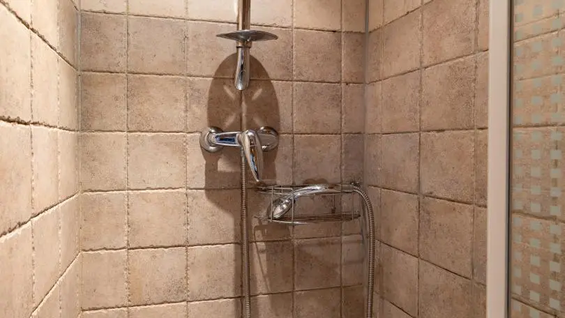 Chacune des deux chambre dispose d'une douche et point d'eau