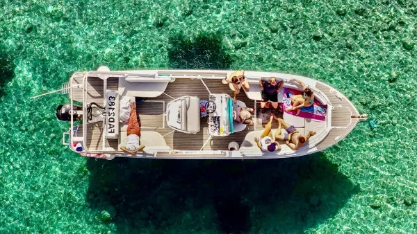 Marseille: Iconic Calanques Boat Tour with Snorkeling