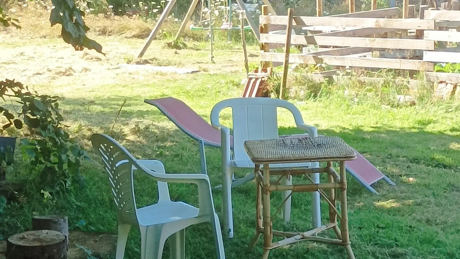 Un coin tranquille à l'ombre des noisetiers.