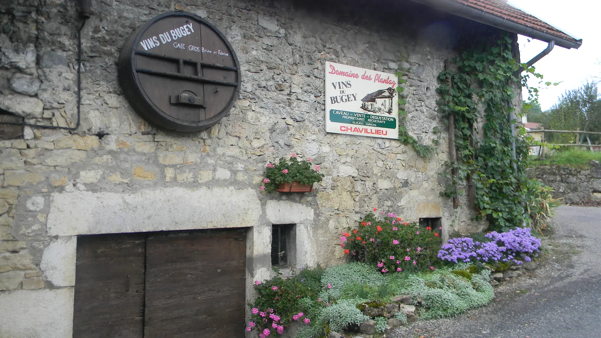 Autre vue du caveau du Domaine des Plantaz