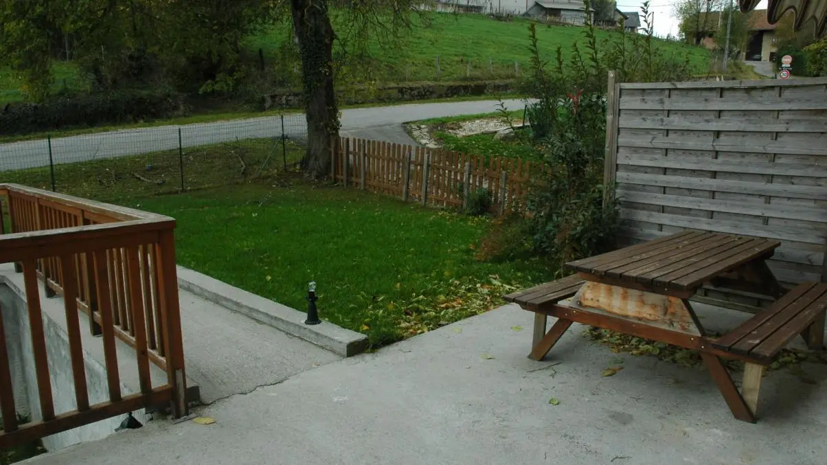 Un jardin privatif clôturé, idéal pour les enfants.