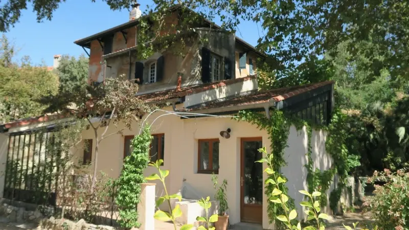 Location saisonnière Dépendance de la bastide 18e