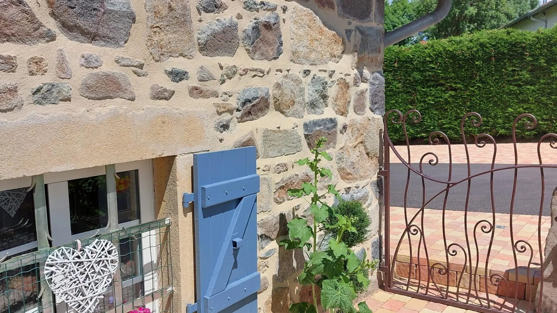 Charmant portillon si vous souhaitez sortir du gîte sans passer par le portail