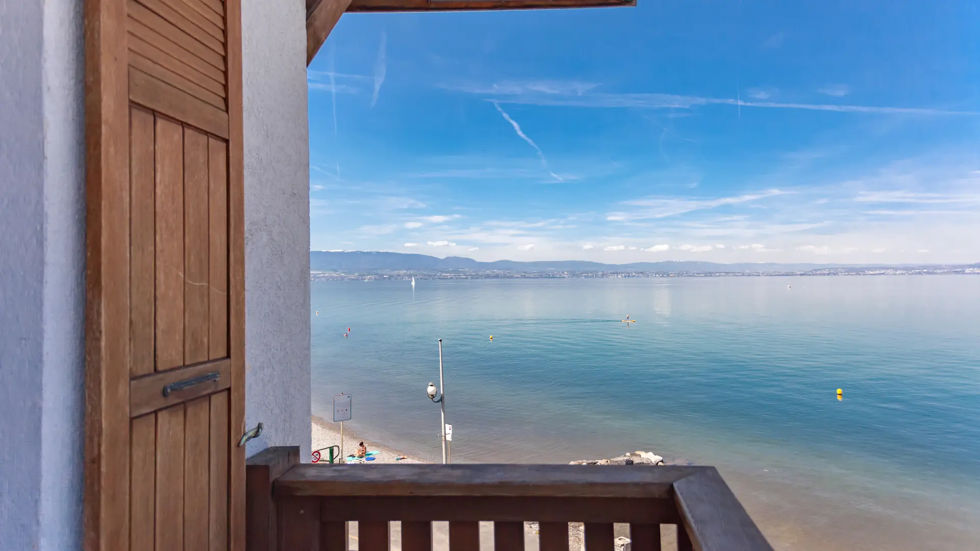 Vue sur le lac depuis la chambre