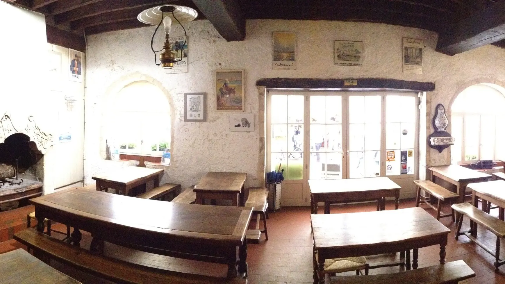 A stone's throw from the harbour. In the heart of the fortified city.