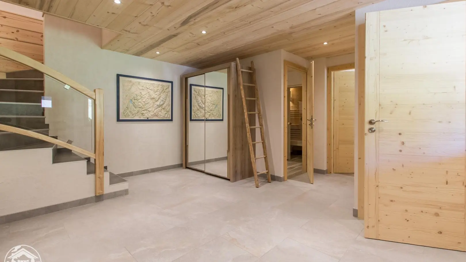Grand hall de rangement