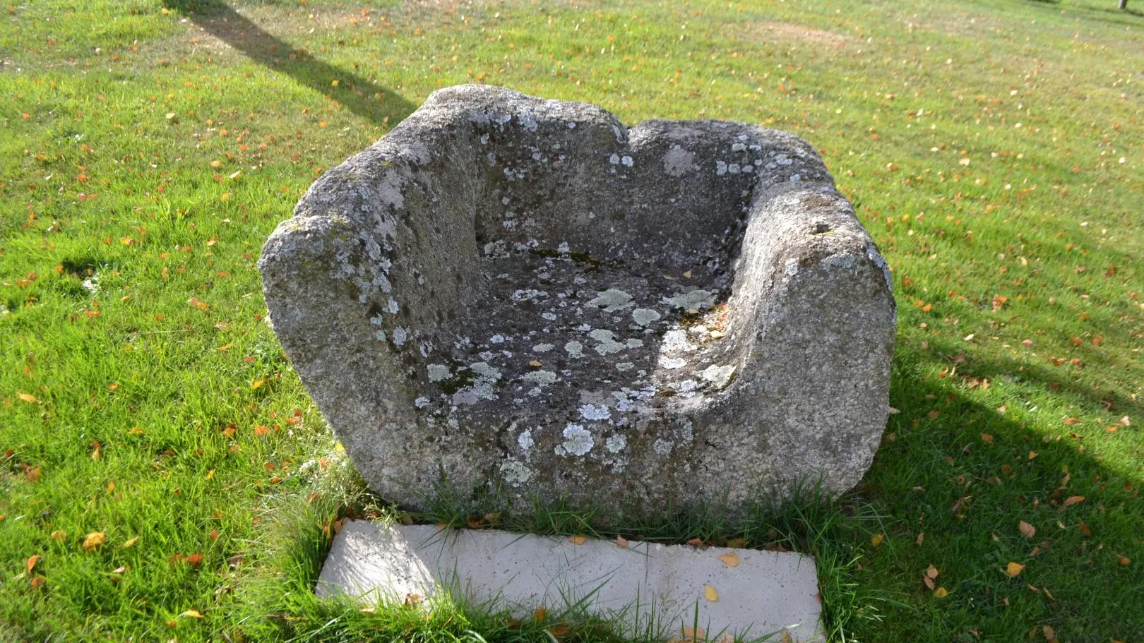 Un fauteuil taillé dans la pierre