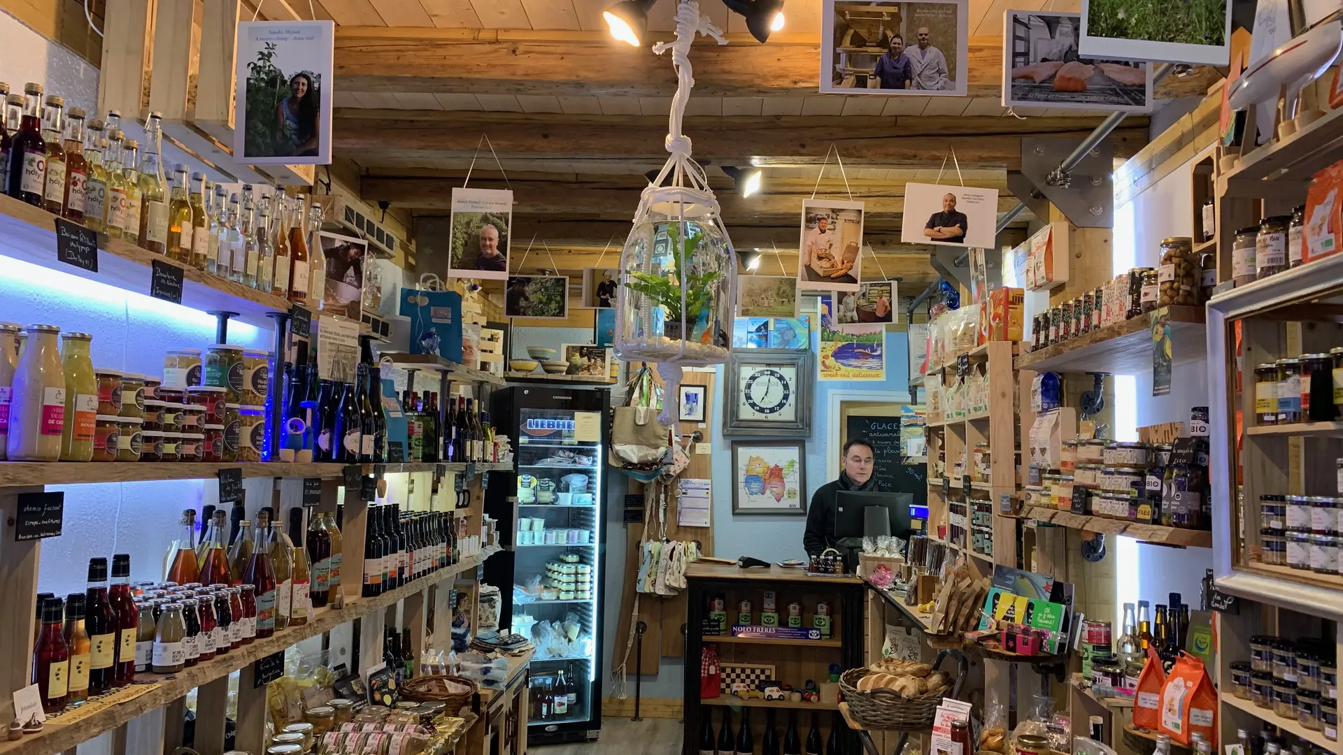 Intérieur épicerie