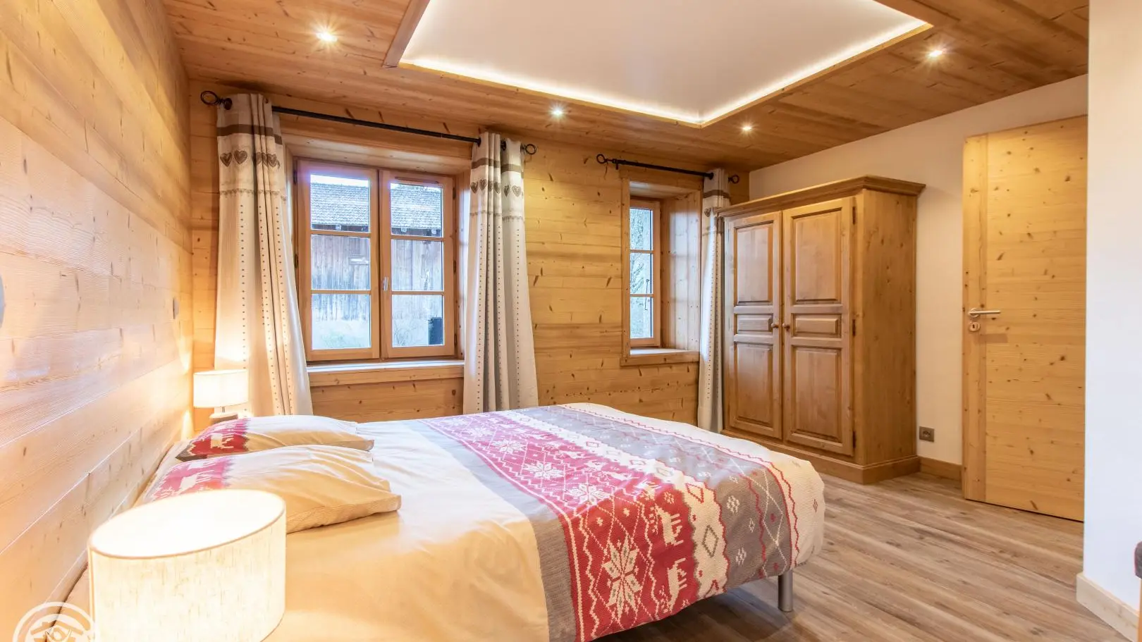Chambre parentale avec salle d'eau privative