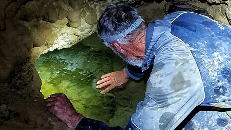 Cheminement de l'eau au coeur de la grotte de Jubéo !