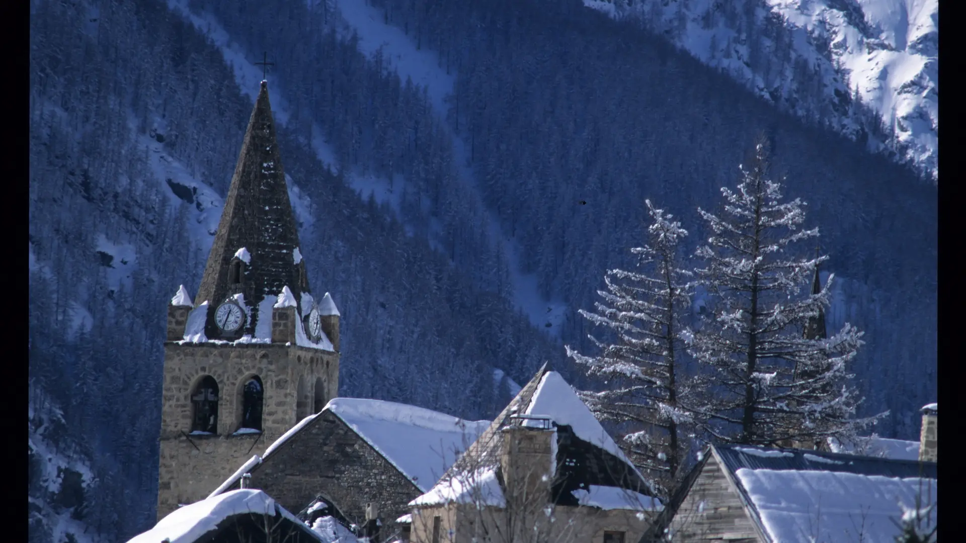 Le village de Villar d'Arène en Hiver