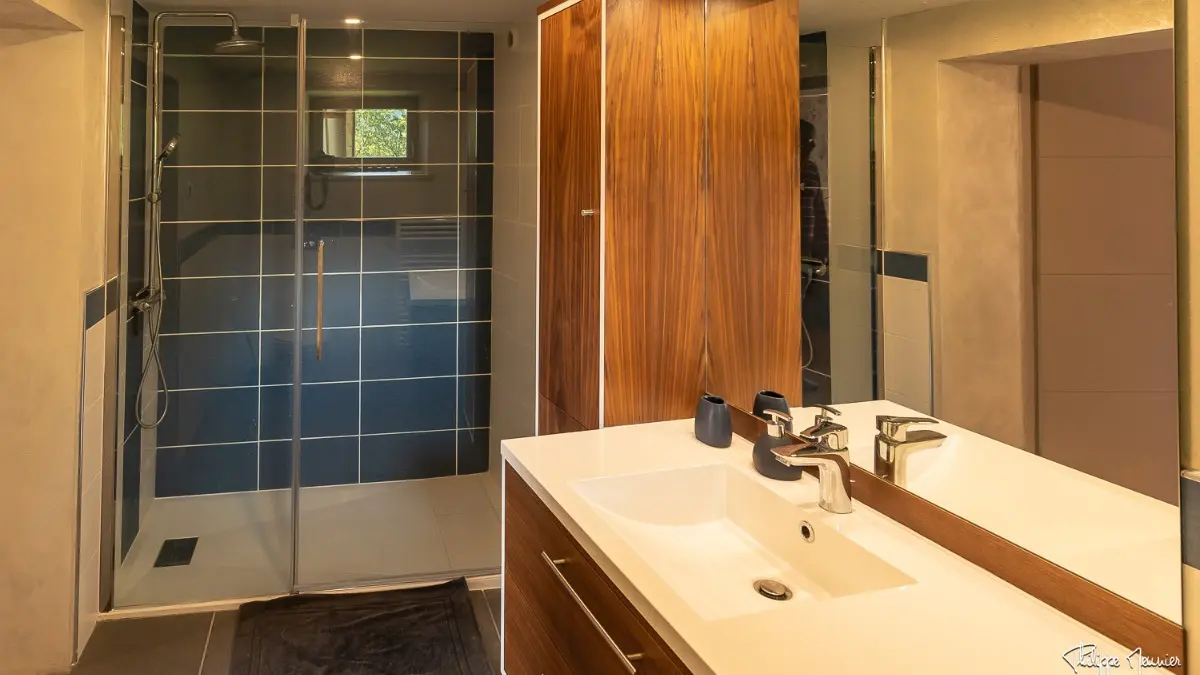 gite d'Appolline salle d'eau chambre 2 lits simples