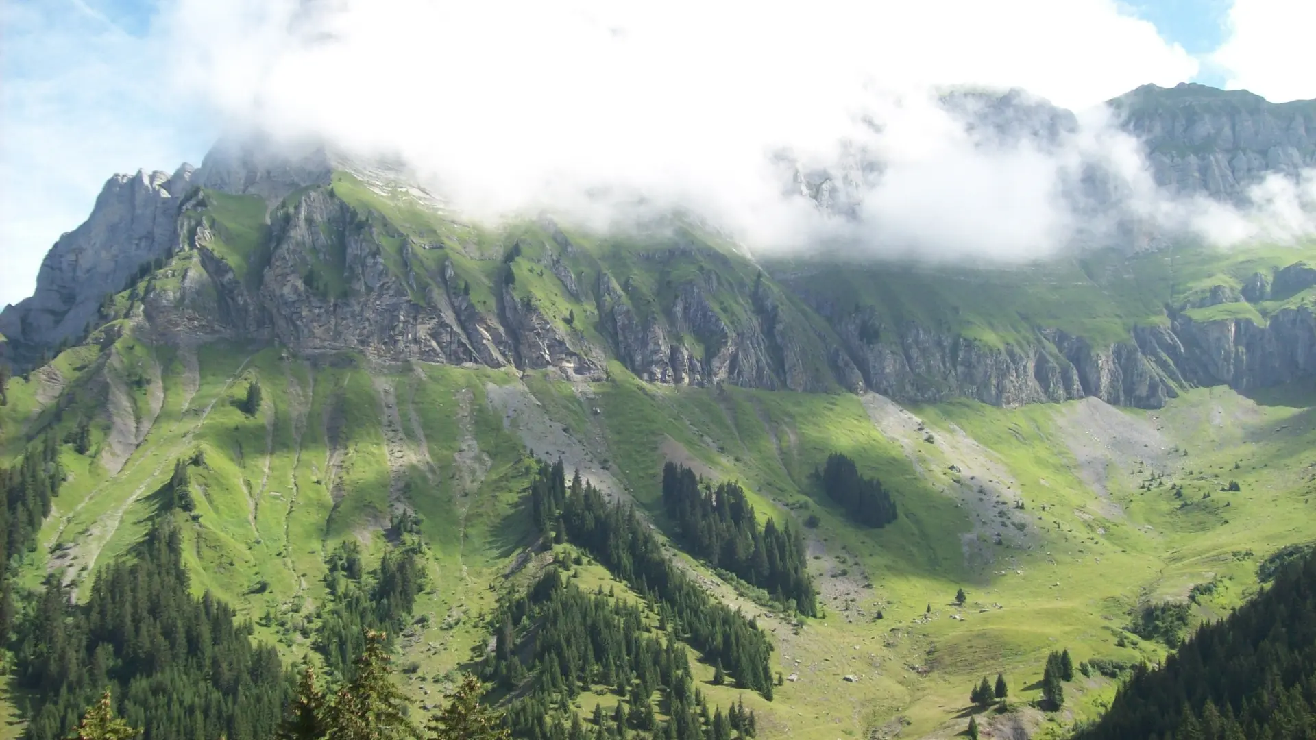 brumes matinales sur les chalets de Véran
