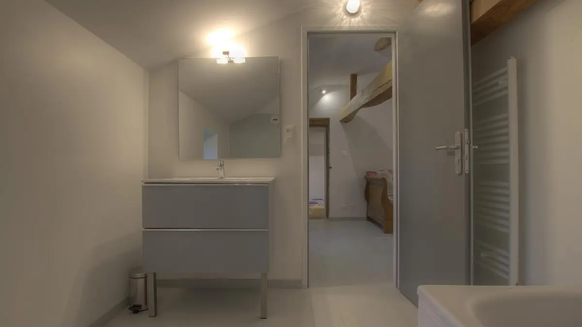 Salle de Bain avec WC située au 1er étage.