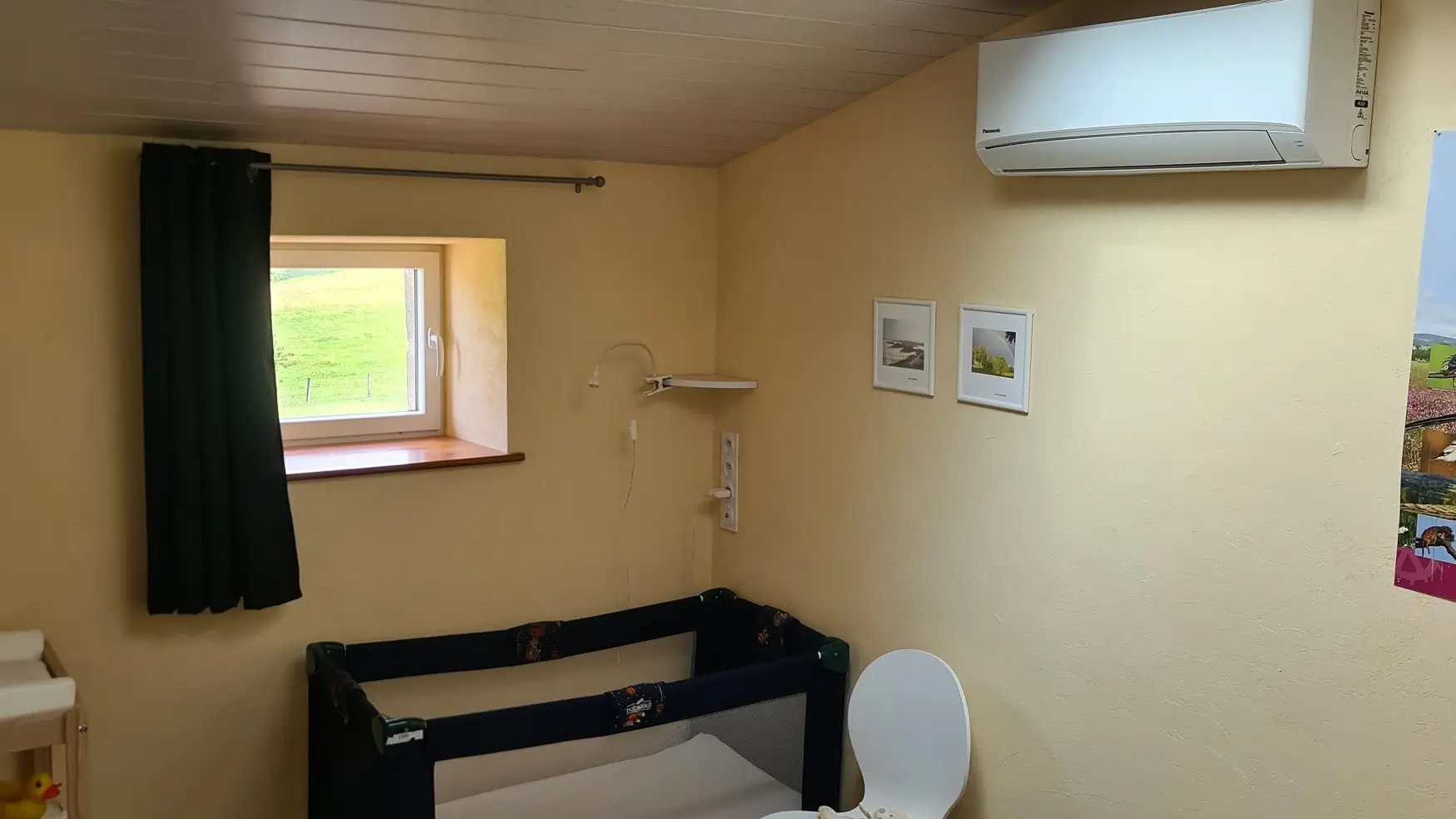 Chambre avec lit bébé