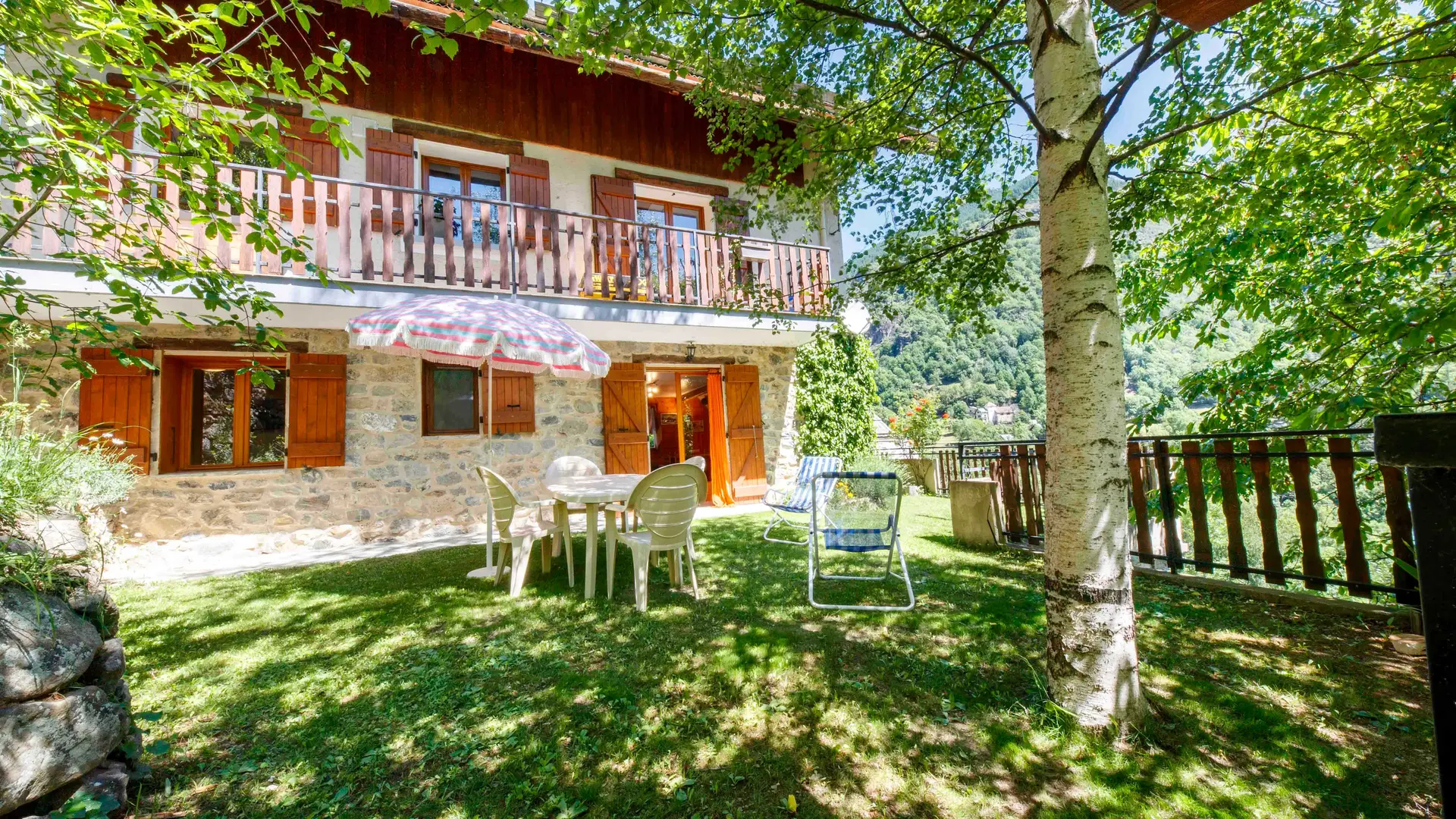 Gîte Les Cerisiers-Jardin-Saint-Étienne-de-Tinée-Gîtes de France des Alpes-Maritimes