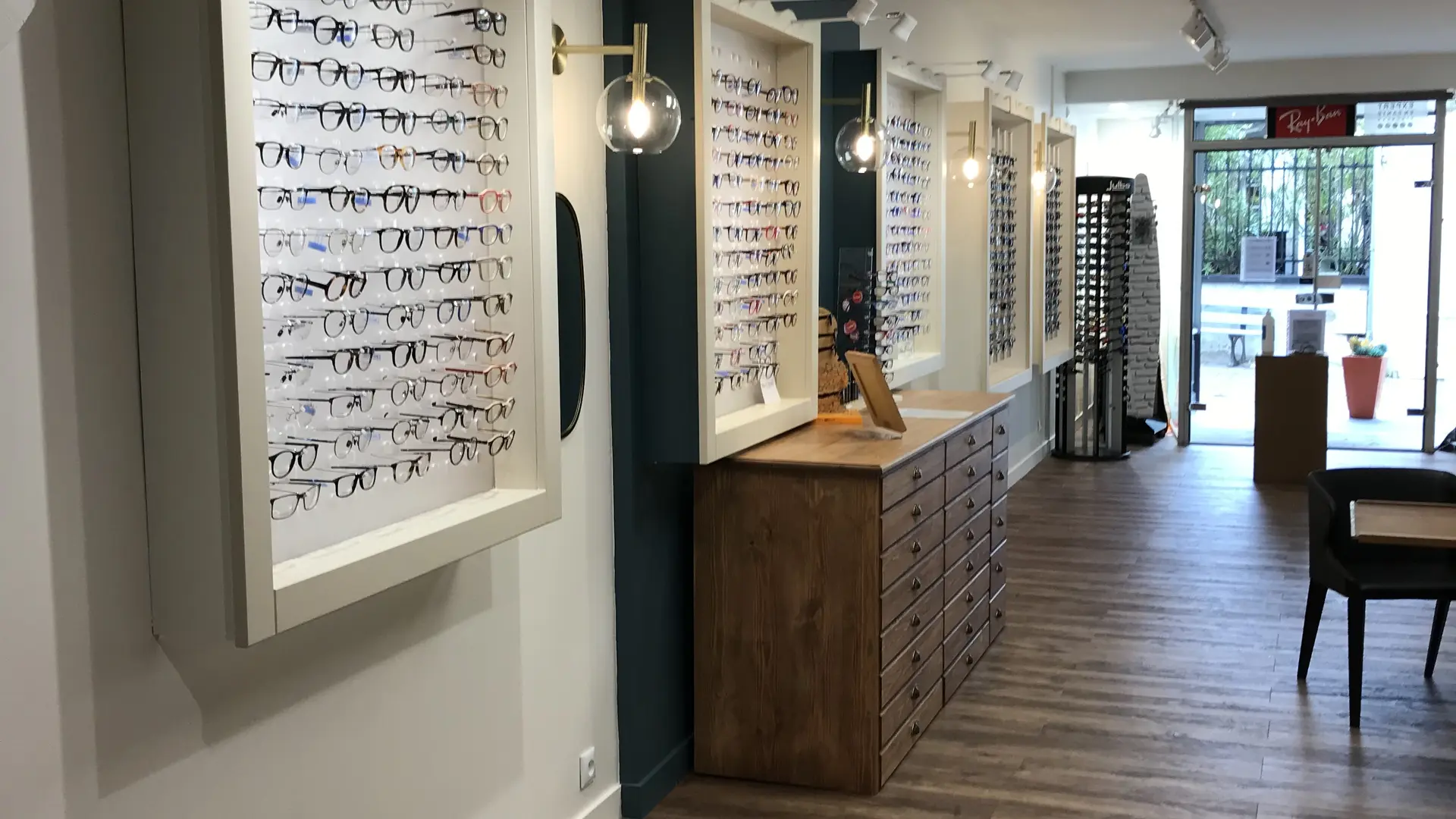 Optique Ré vous conseille pour choisir montures et accessoires