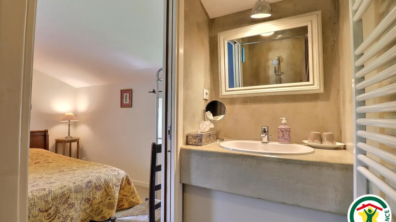 Salle d'eau de la chambre INDE