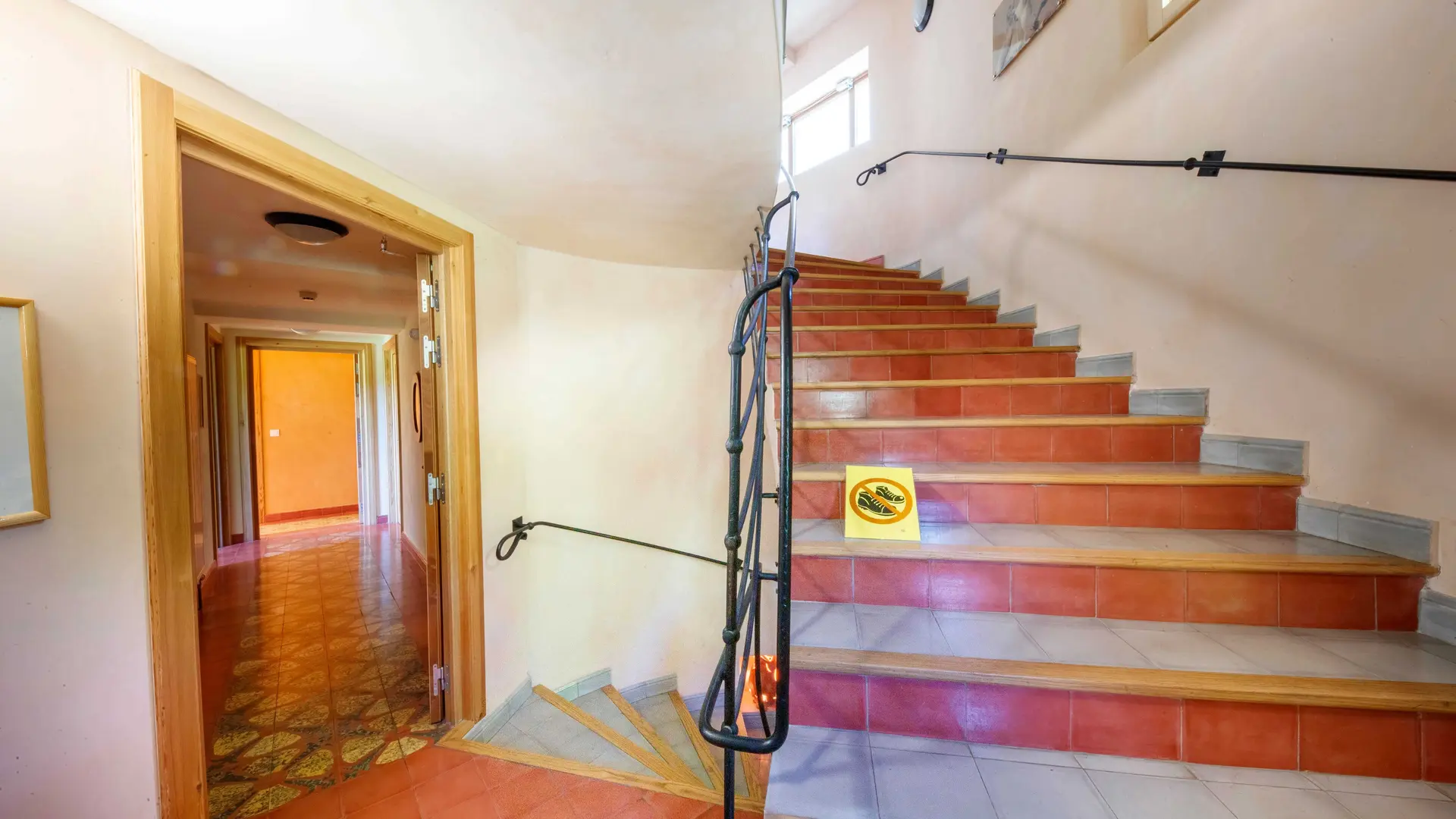 Escalier Ecogite de Villeplane dans la réserve naturelle des gorges de Daluis - Gîte d'Etape et de Groupe Alpes-Maritimes