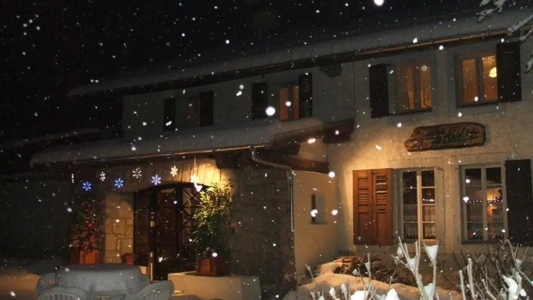 L'entrée principale du Chalet en hiver