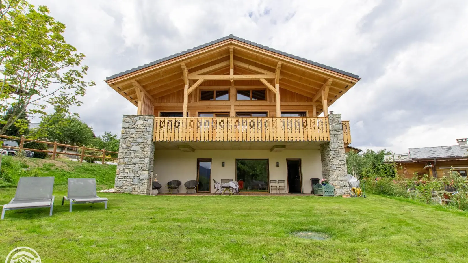 Le chalet et l'appartement en rez de jardin