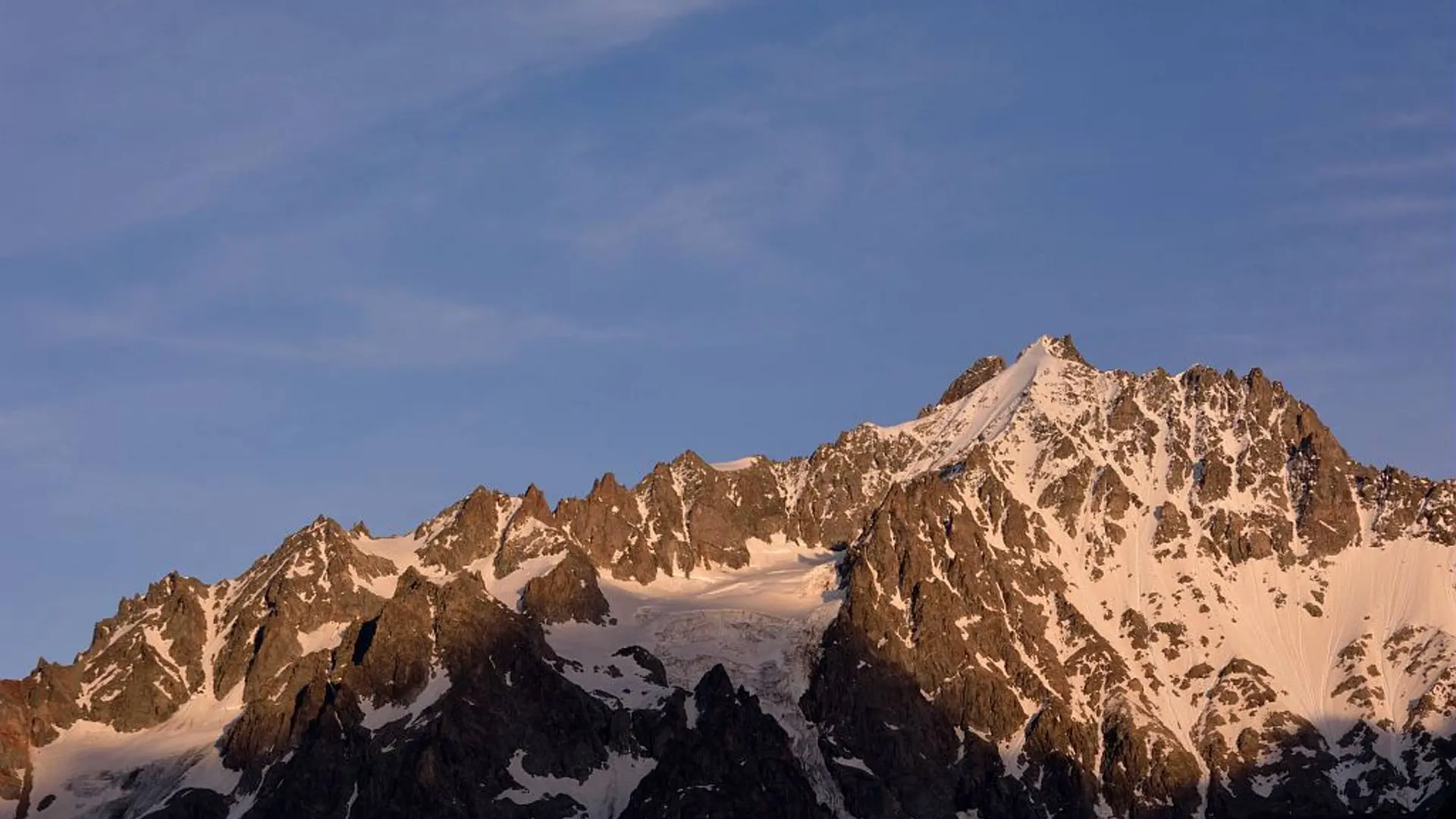 Les Agneaux au coucher du soleil depuis l'Alpe de Villar d'Arêne