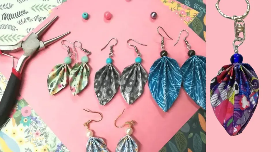 paires de boucles d'oreilles en origami fabriqués à la main