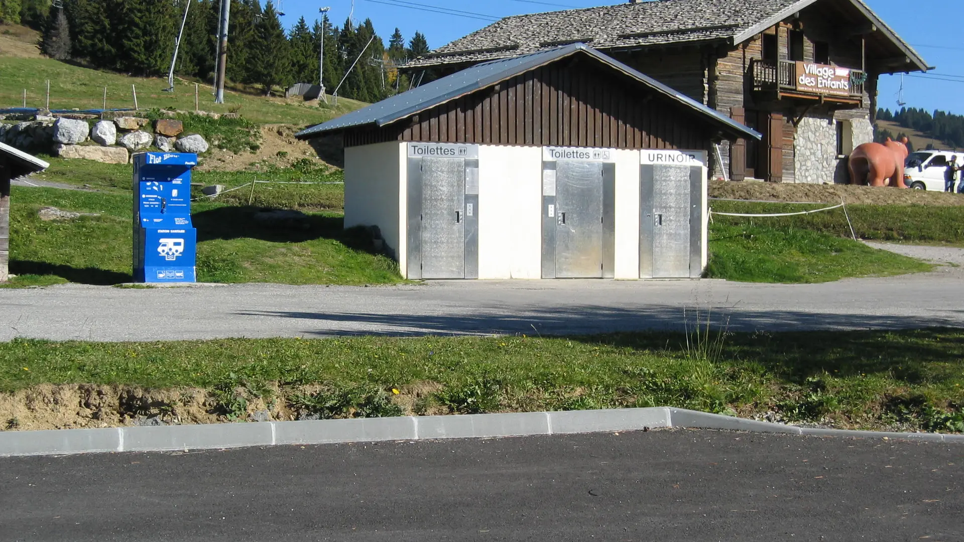 Aire de service parking du col aux Saisies (commune de Hauteluce)