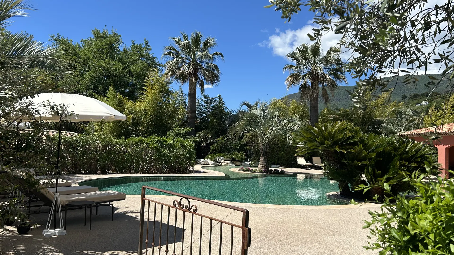 Piscine lagon commune