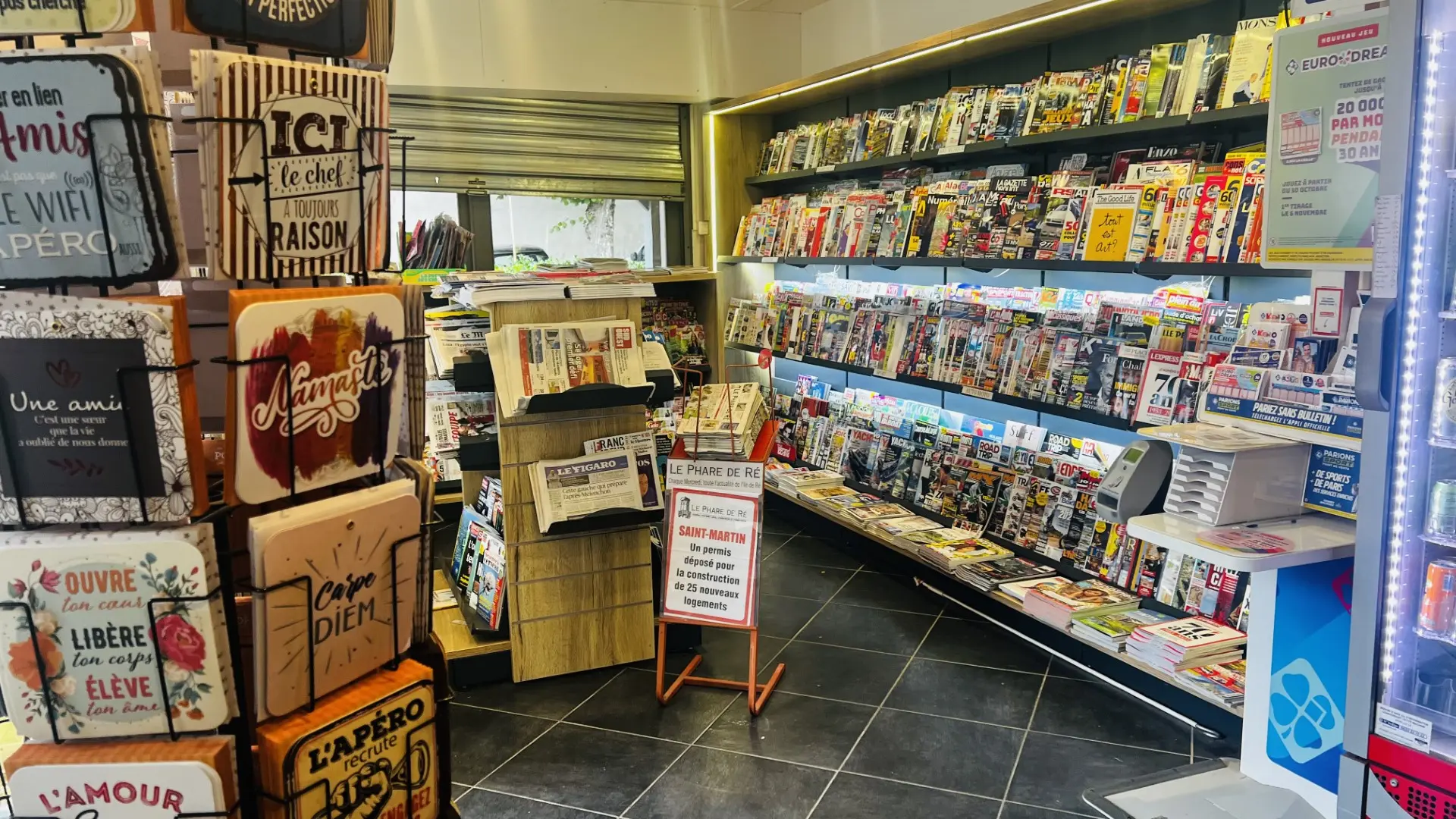 Magazines, journaux & cartes postales