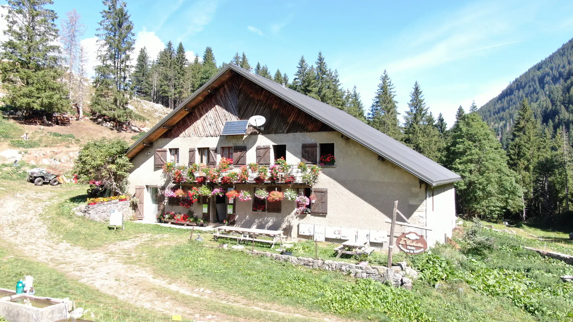 Le chalet d'alpage vu de face