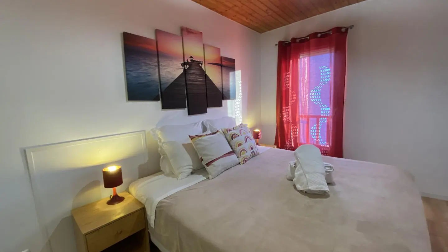 Chambre n°4 : Grand lit double 180cm
Suite parentale avec climatisation réversible, salle d'eau avec ballon indépendant et dressing. (possibilité de séparer les lits)