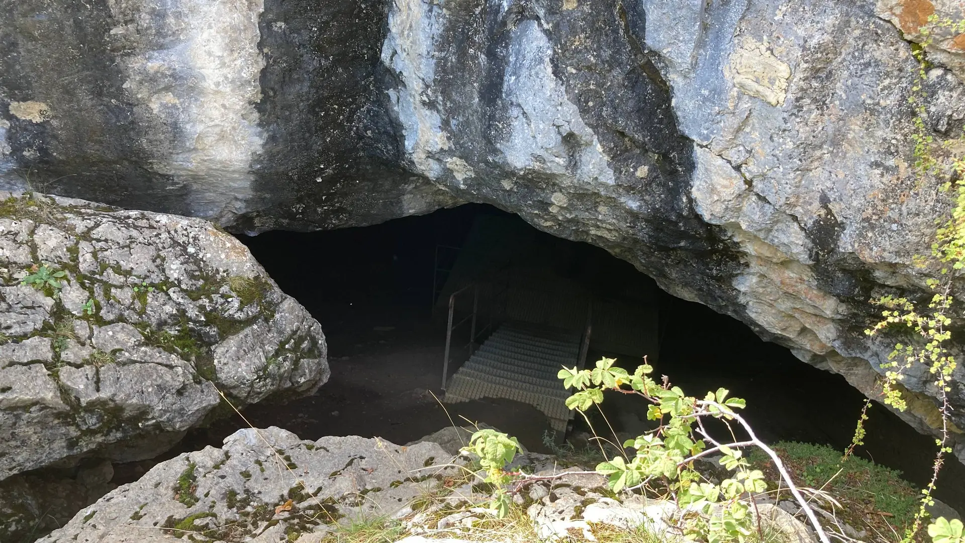 Entrée de la grotte Saint-Vincent