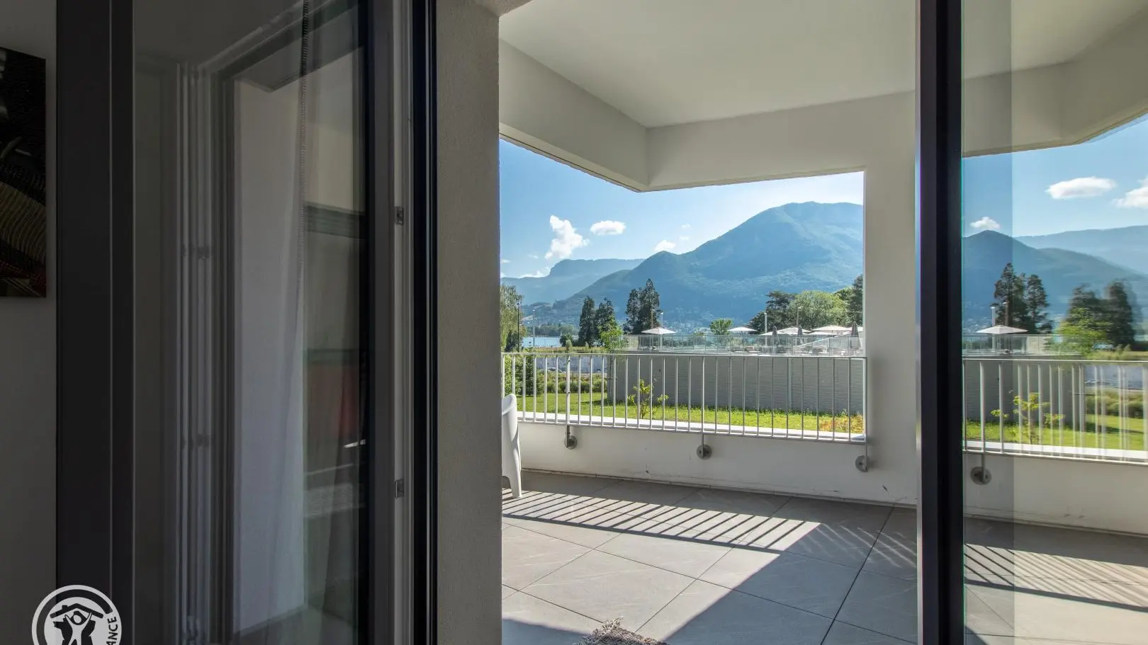 Accès terrasse depuis chambre 1