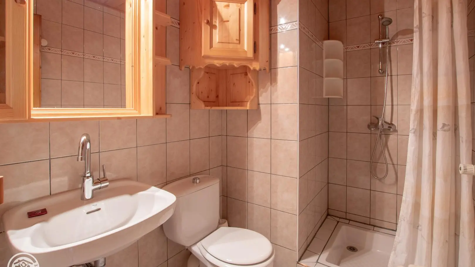 Salle d'eau/wc de la Chambre 21.