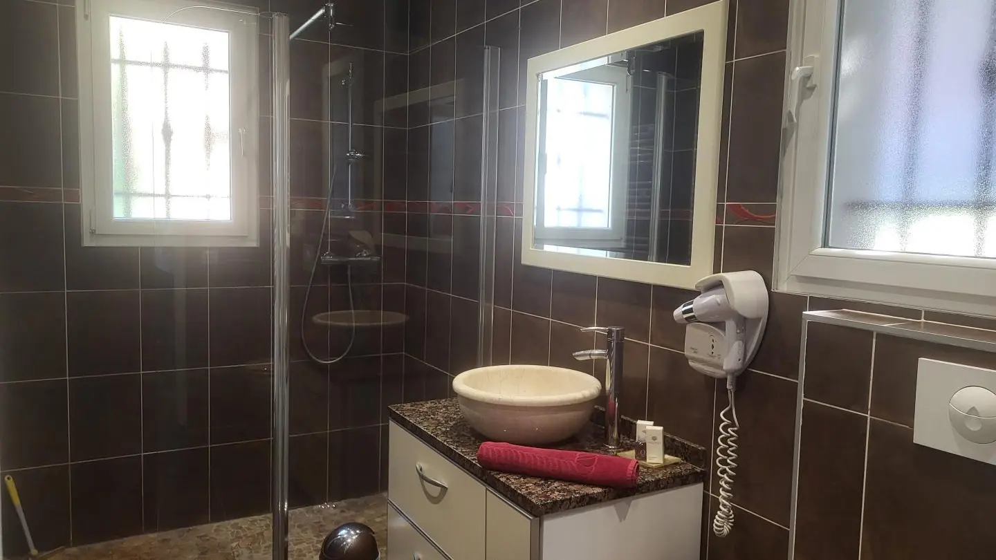 Gîte Mas de la Galinette Lavande-Salle d'eau-Biot-Gîtes de France Alpes-Maritimes
